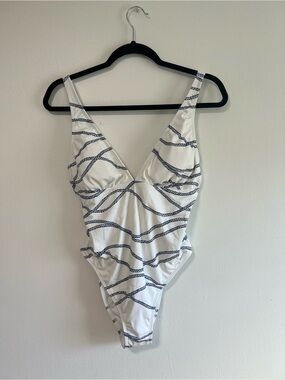 VENUS White One-Piece Swimsuit with Navy Rope Print